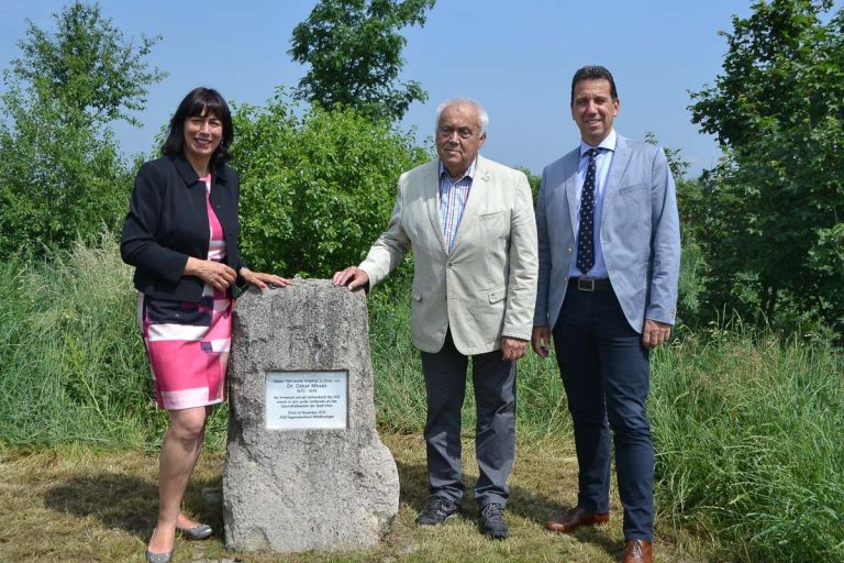 Besuch am Gedenkstein für Dr. Oskar Moses Besuch am Gedenkstein für Dr. Oskar Moses